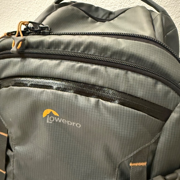 Lowepro HighLine BP 400 AW Backpack in Gray (36L) - Picture 11 of 15